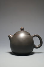 Load image into Gallery viewer, Grey 125ml Dragon Egg Nixing Teapot by Li Wenxin 李文新坭兴龙蛋壶 (深）

