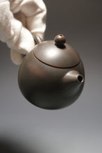 Load image into Gallery viewer, Grey 125ml Dragon Egg Nixing Teapot by Li Wenxin 李文新坭兴龙蛋壶 (深）
