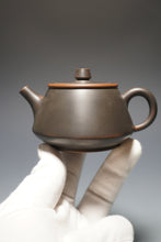 Load image into Gallery viewer, 150ml Pinggai Shipiao Dark Grey Nixing Teapot by Li Wenxin 李文新坭兴平盖石瓢 (深)

