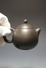 Load image into Gallery viewer, Grey 125ml Dragon Egg Nixing Teapot by Li Wenxin 李文新坭兴龙蛋壶 (深）
