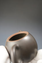 Load image into Gallery viewer, 120ml Xishi Dark Grey Nixing Teapot by Li Wenxin 李文新泥兴西施 (深)
