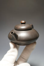 Load image into Gallery viewer, 125ml Hehuan Dark Grey Nixing Teapot by Li Wenxin 李文新坭兴合欢 (深)
