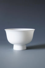 Load image into Gallery viewer, Tianbai Jingdezhen Porcelain Lotus Teacup with Gold Leaf stamp 85ml
