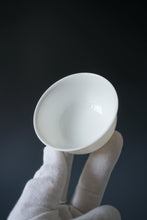 Load image into Gallery viewer, Tianbai Jingdezhen Porcelain Lotus Teacup with Gold Leaf stamp 85ml
