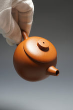 Load image into Gallery viewer, Zhaozhuang Zhuni Julunzhu Yixing Teapot 赵庄朱泥巨轮珠 100ml
