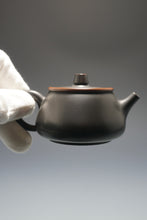 Load image into Gallery viewer, 80ml Pinggai Shipiao Dark Nixing Teapot by Li Wenxin 李文新平盖石瓢（深）
