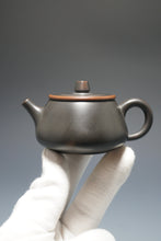 Load image into Gallery viewer, 80ml Pinggai Shipiao Dark Nixing Teapot by Li Wenxin 李文新平盖石瓢（深）
