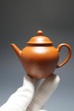 Load image into Gallery viewer, Zhaozhuang Zhuni Lianzi Yixing Teapot 赵庄朱泥莲子 115ml
