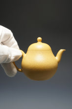 Load image into Gallery viewer, Fully Handmade Handpicked Lipini Pear by Chen Fusheng 全手工陈浮生梨皮绿泥梨形 100ml
