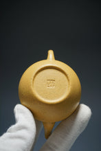 Load image into Gallery viewer, Fully Handmade Handpicked Lipini Pear by Chen Fusheng 全手工陈浮生梨皮绿泥梨形 100ml
