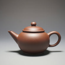 Load image into Gallery viewer, Lao Zini Shuiping Yixing Teapot 老紫泥水平 120ml
