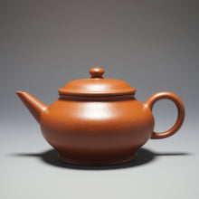 Load image into Gallery viewer, Fully Handmade Hongpilong Shuiping Yixing Teapot by Tang Mengfei 全手工汤梦飞红皮龙寅春水平 140ml

