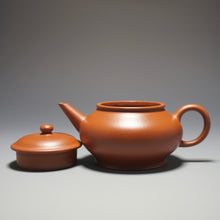 Load image into Gallery viewer, Fully Handmade Hongpilong Shuiping Yixing Teapot by Tang Mengfei 全手工汤梦飞红皮龙寅春水平 140ml
