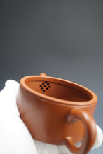 Load image into Gallery viewer, Fully Handmade Zhuni Hanwa Teapot by Tan Defang 全手工谭德芳极品朱泥汉瓦 170ml
