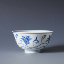 Load image into Gallery viewer, Wood Fired Qinghua Lillies Jingdezhen Porcelain Teacup 柴窑青花百合杯 140ml
