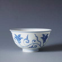 Load image into Gallery viewer, Wood Fired Qinghua Lillies Jingdezhen Porcelain Teacup 柴窑青花百合杯 140ml

