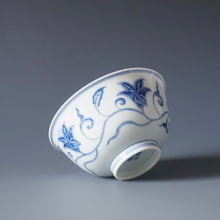 Load image into Gallery viewer, Wood Fired Qinghua Lillies Jingdezhen Porcelain Teacup 柴窑青花百合杯 140ml
