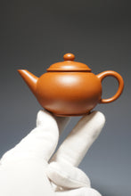 Load image into Gallery viewer, Zhaozhuang Zhuni Shuiping Yixing Teapot 赵庄朱泥水平 90ml
