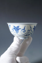 Load image into Gallery viewer, Wood Fired Qinghua Lillies Jingdezhen Porcelain Teacup 柴窑青花百合杯 140ml
