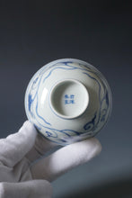 Load image into Gallery viewer, Wood Fired Qinghua Lillies Jingdezhen Porcelain Teacup 柴窑青花百合杯 140ml
