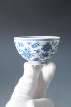Load image into Gallery viewer, Wood Fired Qinghua Flowers Jingdezhen Porcelain Teacup 柴窑青花花卉杯 100ml
