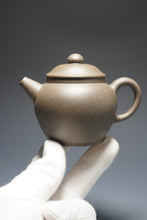 Load image into Gallery viewer, Qingduan Julun Yixing Teapot 青段巨轮珠 150ml

