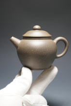 Load image into Gallery viewer, Qingduan Julun Yixing Teapot 青段巨轮珠 150ml
