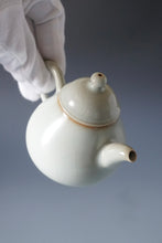 Load image into Gallery viewer, 130ml Pear Moon White Ruyao Teapot by Shan Kilns 善窑月白汝窑梨形
