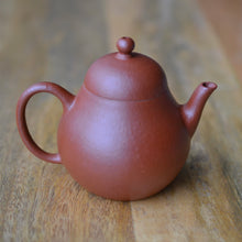 Load image into Gallery viewer, Used Zhuni Dahongpao Tall Pear Yixing Teapot 朱泥大红袍高梨形壶 135ml
