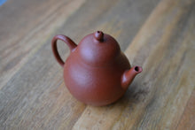 Load image into Gallery viewer, Used Zhuni Dahongpao Tall Pear Yixing Teapot 朱泥大红袍高梨形壶 135ml
