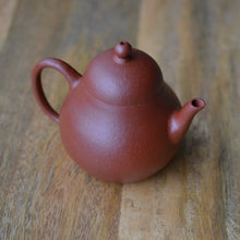 Load image into Gallery viewer, Used Zhuni Dahongpao Tall Pear Yixing Teapot 朱泥大红袍高梨形壶 135ml
