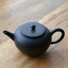 Load image into Gallery viewer, Demo Heini (Wuhui Zhuni) Yuzhenzhiwan Yixing Teapot 焐灰朱泥玉珍之玩 125ml
