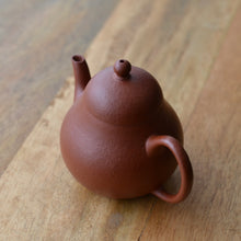 Load image into Gallery viewer, Used Zhuni Dahongpao Tall Pear Yixing Teapot 朱泥大红袍高梨形壶 135ml
