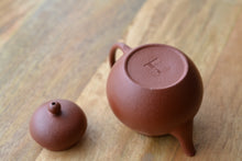 Load image into Gallery viewer, Used Zhuni Dahongpao Tall Pear Yixing Teapot 朱泥大红袍高梨形壶 135ml
