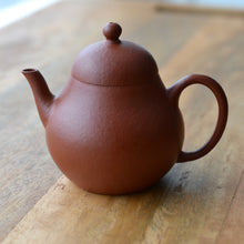 Load image into Gallery viewer, Used Zhuni Dahongpao Tall Pear Yixing Teapot 朱泥大红袍高梨形壶 135ml
