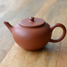 Load image into Gallery viewer, Demo Zhuni Yuzhenzhiwan Yixing Teapot 朱泥玉珍之玩 125ml
