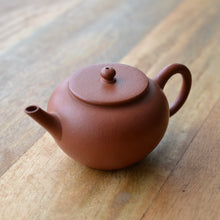 Load image into Gallery viewer, Demo Zhuni Yuzhenzhiwan Yixing Teapot 朱泥玉珍之玩 125ml
