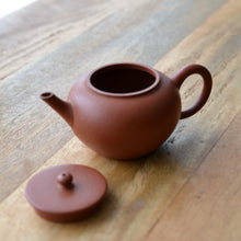 Load image into Gallery viewer, Demo Zhuni Yuzhenzhiwan Yixing Teapot 朱泥玉珍之玩 125ml
