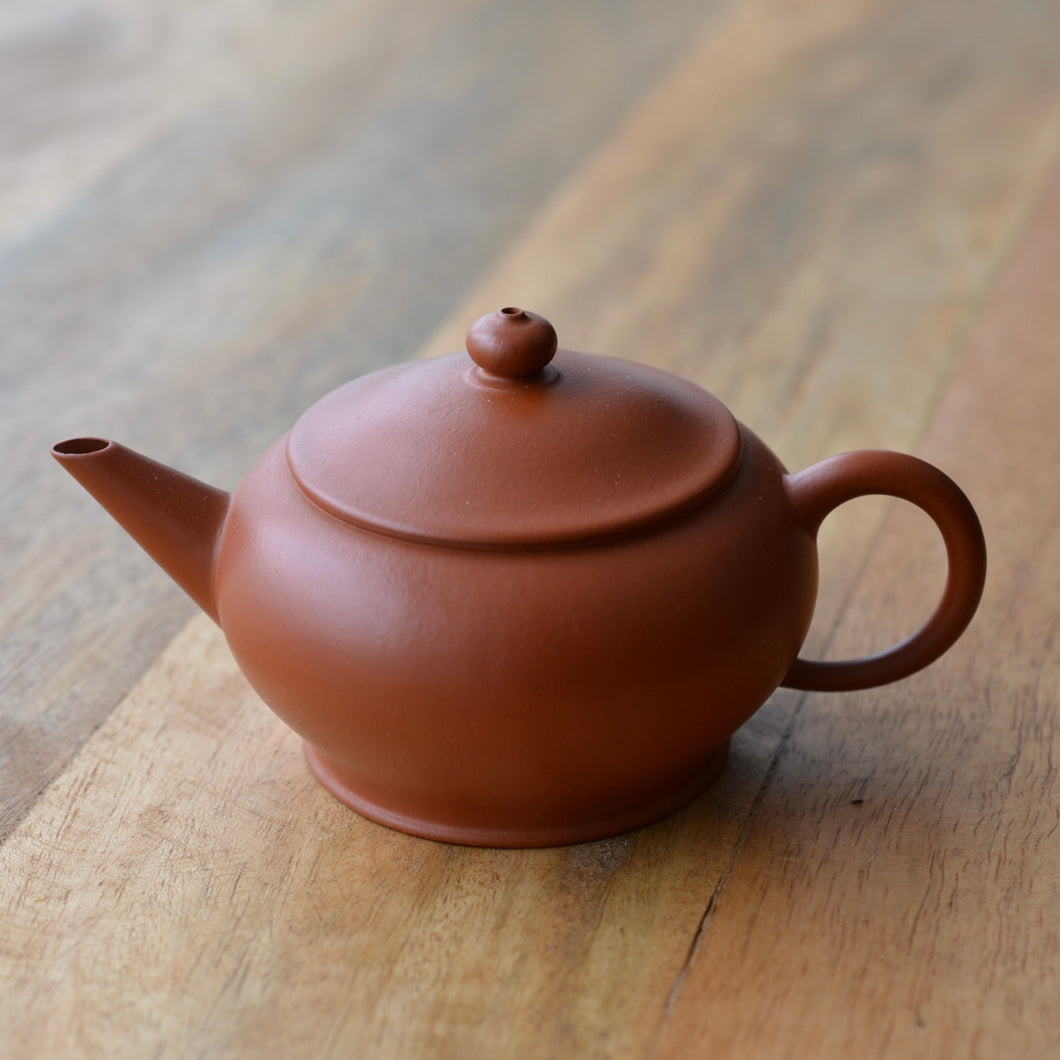 Used Zhuni Shuiping Yixing Teapot by Gu Yanxin 顾燕新朱泥水平 140ml