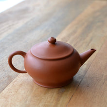 Load image into Gallery viewer, Used Zhuni Shuiping Yixing Teapot by Gu Yanxin 顾燕新朱泥水平 140ml

