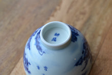 Load image into Gallery viewer, Qinghua Landscape Chicken Heart Jingdezhen Porcelain Teacup, 重工青花山水鸡心杯
