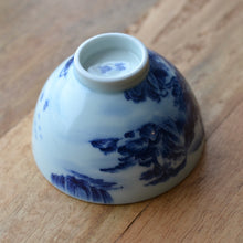 Load image into Gallery viewer, Qinghua Landscape Chicken Heart Jingdezhen Porcelain Teacup, 重工青花山水鸡心杯
