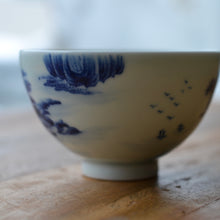 Load image into Gallery viewer, Qinghua Landscape Chicken Heart Jingdezhen Porcelain Teacup, 重工青花山水鸡心杯
