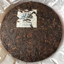 Load image into Gallery viewer, 2022 Azure Spring LINCANG Ancient Ripe Pu&#39;er Tea Cake
