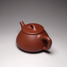 Load image into Gallery viewer, Red Jiangponi Pinggai Shipiao Yixing Teapot 降坡泥平盖石瓢 110ml
