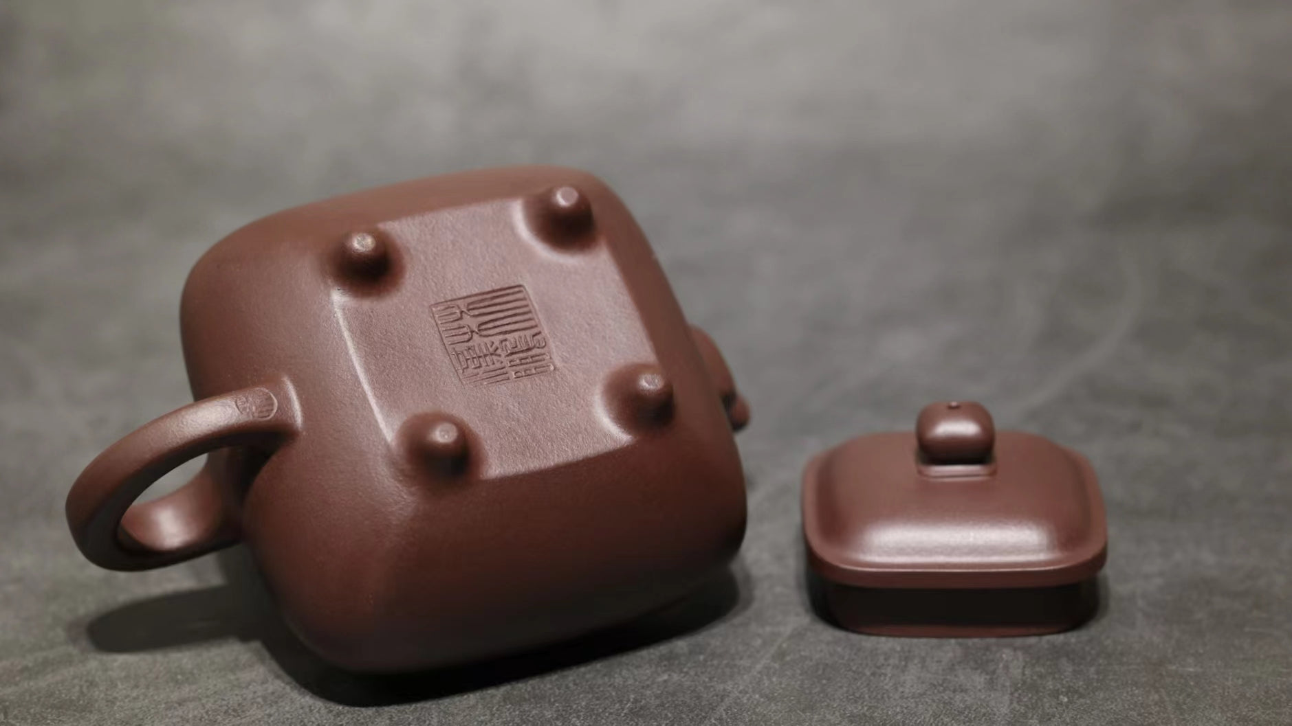 Lao Zini Square Yixing Teapot 老紫泥四方传炉 190ml – MudandLeaves