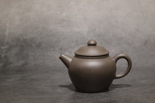 Load image into Gallery viewer, Qingduan Julun Yixing Teapot 青段巨轮珠 150ml
