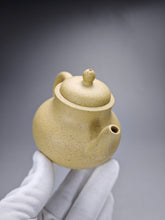 Load image into Gallery viewer, Benshan lüni Gourd Yixing Teapot 本山绿泥葫芦 200ml
