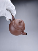 Load image into Gallery viewer, Lao Zini Tall Julun Yixing Teapot 老紫泥高巨轮珠 145ml
