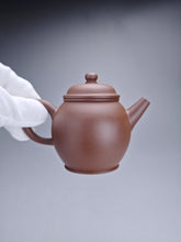 Load image into Gallery viewer, Lao Zini Tall Julun Yixing Teapot 老紫泥高巨轮珠 145ml
